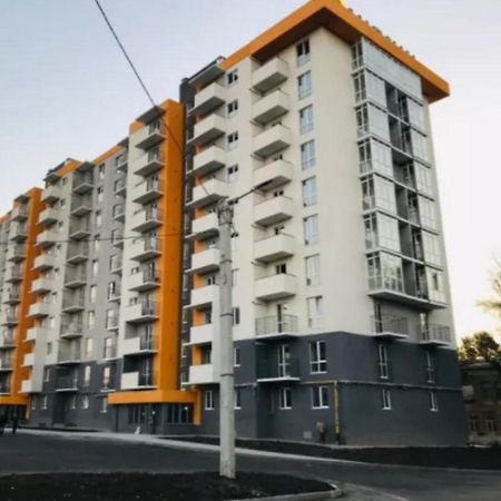 Апартаменты Дворец Спорта Новострой Маршал Charkiv Exteriör bild
